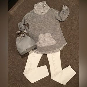 Calvin Klein Performance Quick Dry Crowl Neck Kangaroo Pocket Sweater Size M